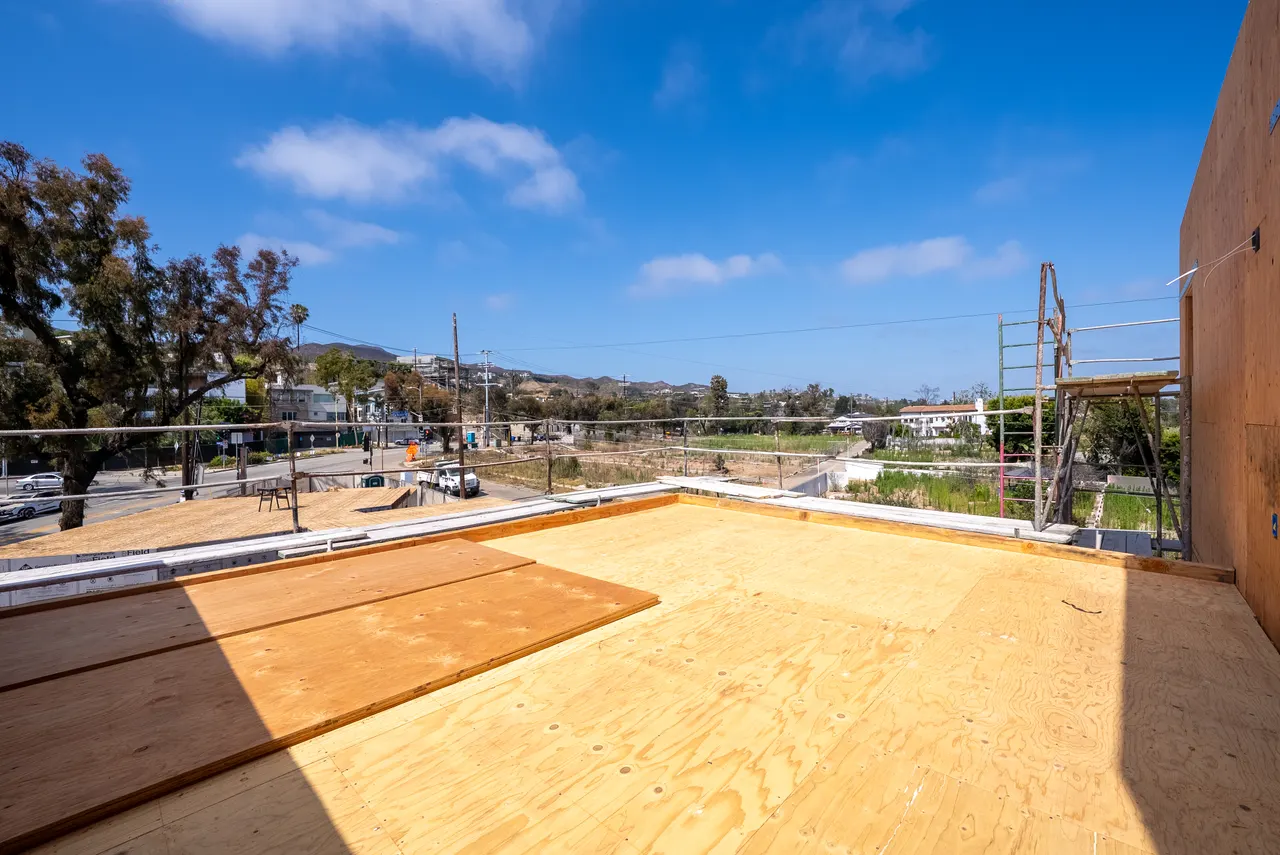 Rooftop-Deck Home & ADU